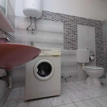 Apartment 3-bedroom In Zaboric/sibenik Riviera 7073