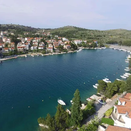 Apartment 3-bedroom In Zaboric/sibenik Riviera 7073 *