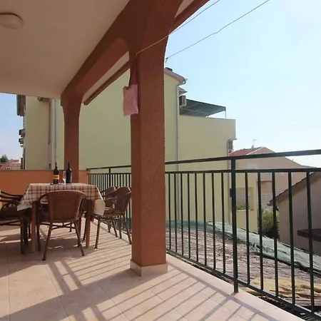 Apartment 3-bedroom In Zaboric/sibenik Riviera 7073