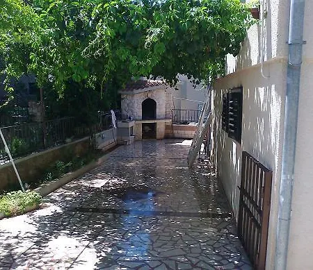Apartment 3-bedroom In Zaboric/sibenik Riviera 7073