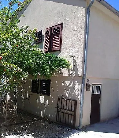 Apartment 3-bedroom In Zaboric/sibenik Riviera 7073 *